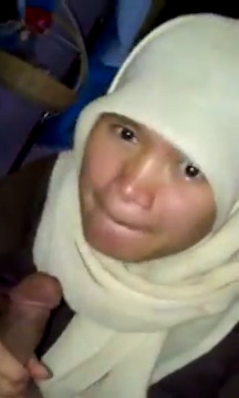 Bokep Cewe Jilbab Sepong Kontol Sampai Muntah