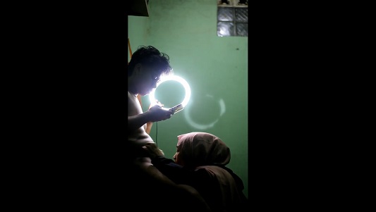 Jilbab Nyepong Kontol Depan Lampu